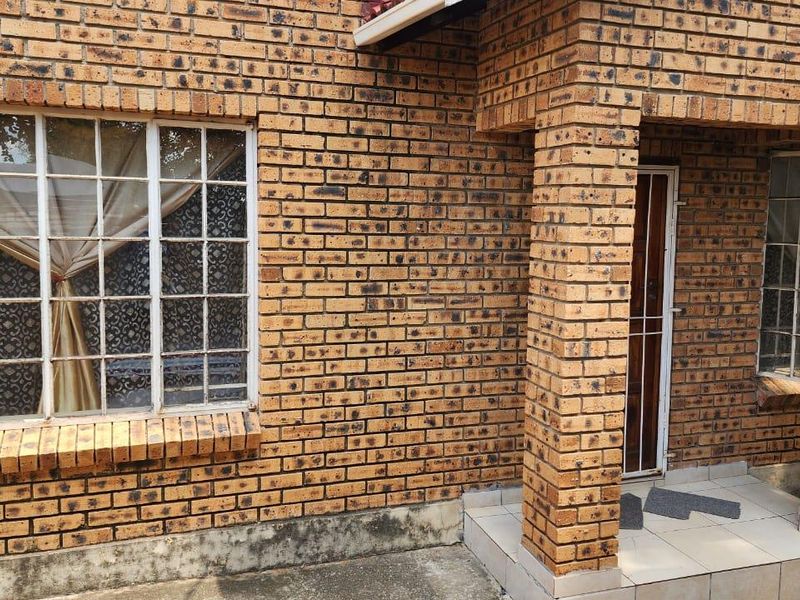Your starter Home awaits🏡🌻🏘️ - Photo 1