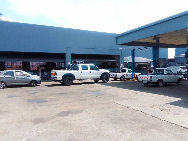 Strategically Positioned Auto Service Centre for Sale- Unbeatable Opportunity for Business Success - Photo 6