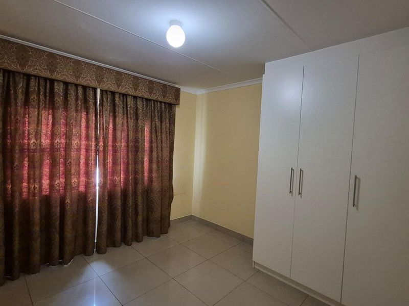 Spacious Family Home for Rent in Pioneerspark Ext. 1 - Photo 2