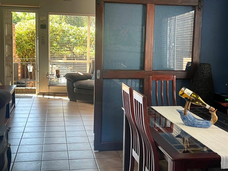 Lock up and go at the next level. Security access complex in the heart of Brackenhurst. - Photo 9