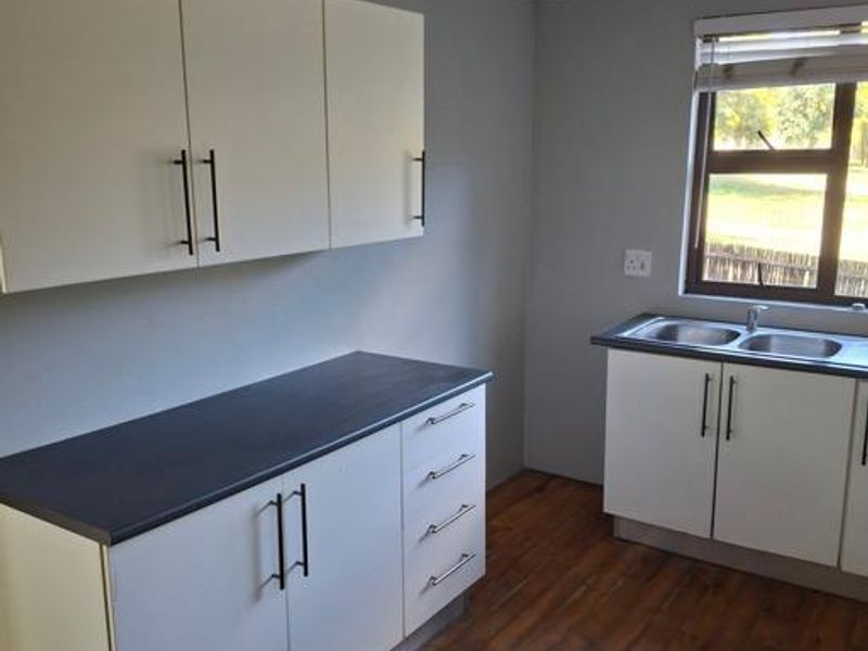 2 Bedroom Garden Cottage in Glen Austin - Photo 4