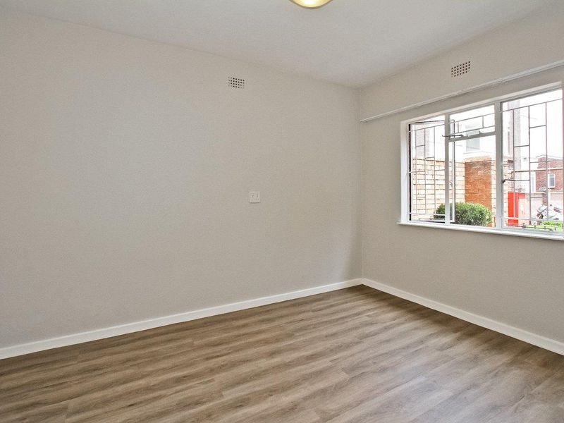 Garden Duplex Centrally Located! - Photo 8