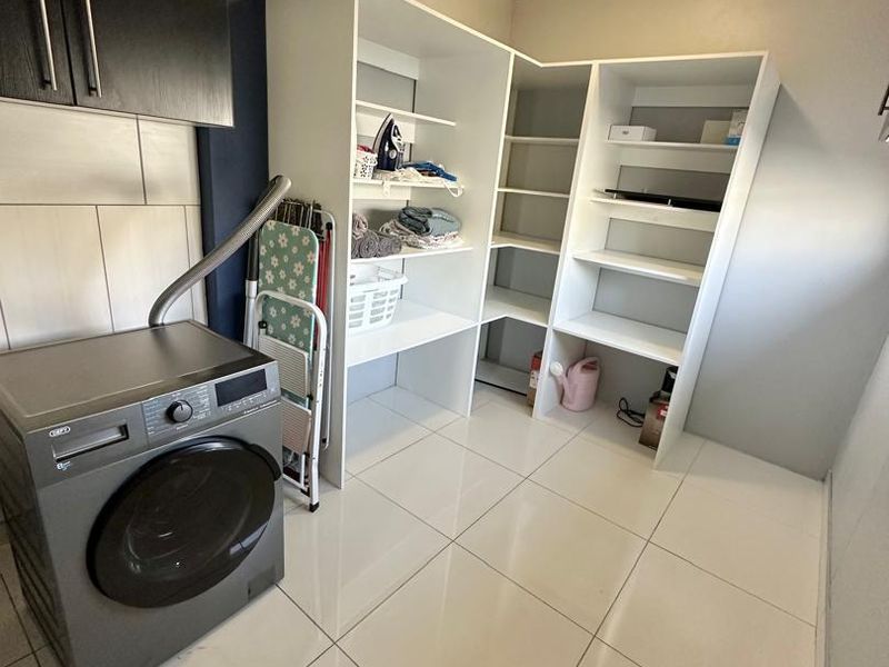 3 Bedrooms Furnished House To Rent in Ocean View - Photo 10