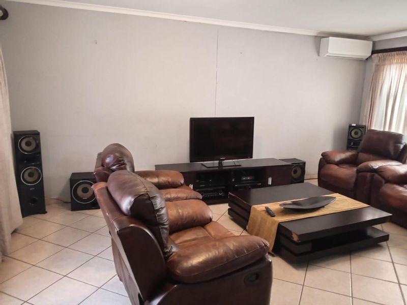 3 Bedroom House For Sale in Mabopane Unit X - Photo 7