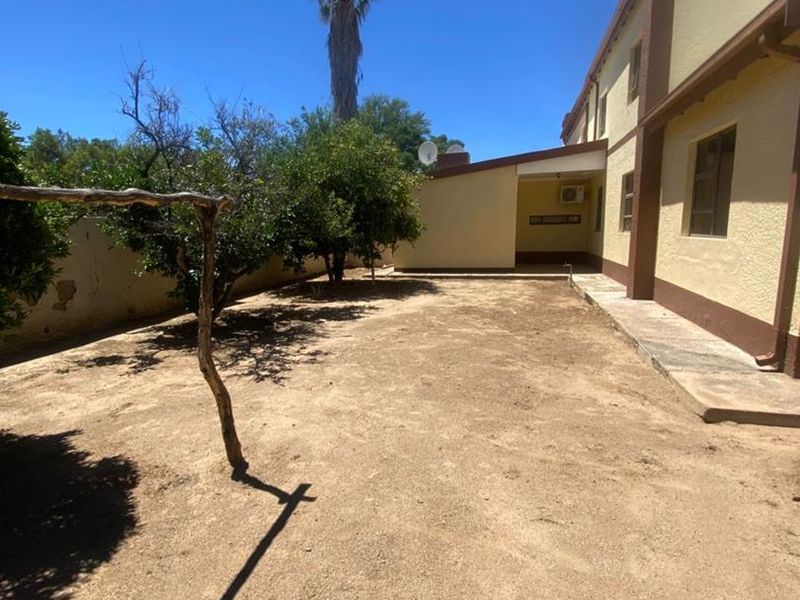 🏡 SPACIOUS FAMILY HOME TO RENT - Photo 4