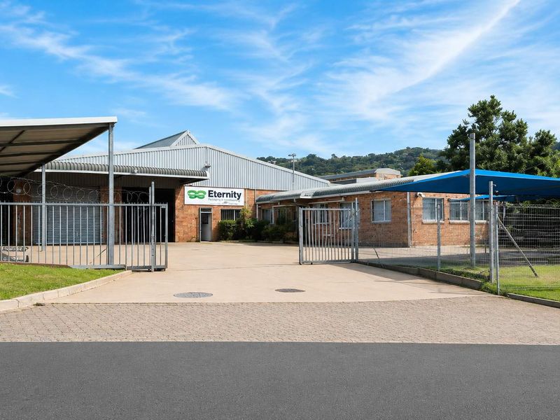 940m2 Prime Factory with Yard & Superlink Access | Westmead - Photo 4