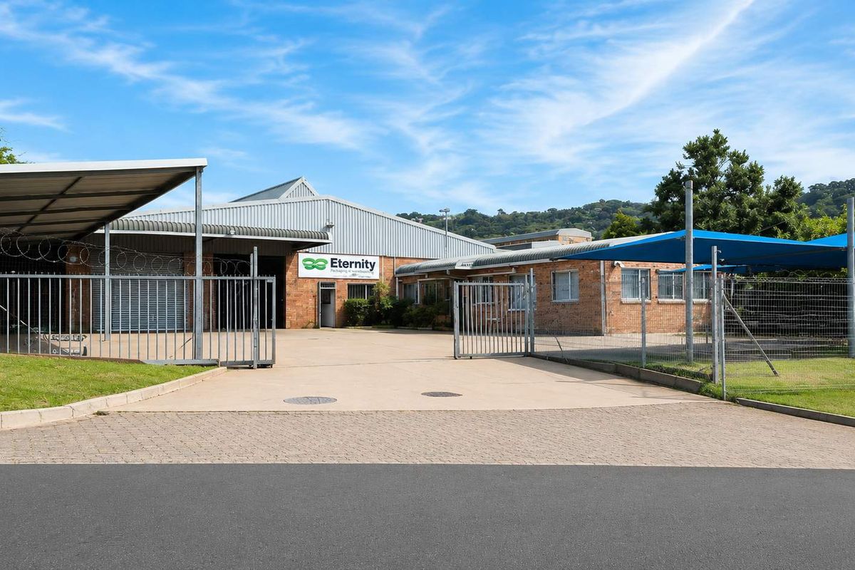 940m2 Prime Factory with Yard & Superlink Access | Westmead - Photo 4