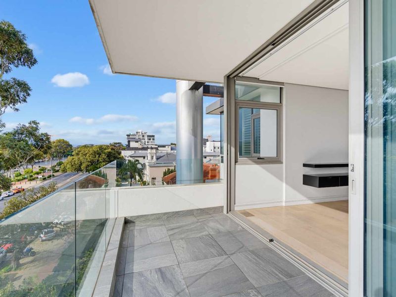 Modern 2-Bedroom Apartment with Two Parking Bays in Green Point - Photo 2