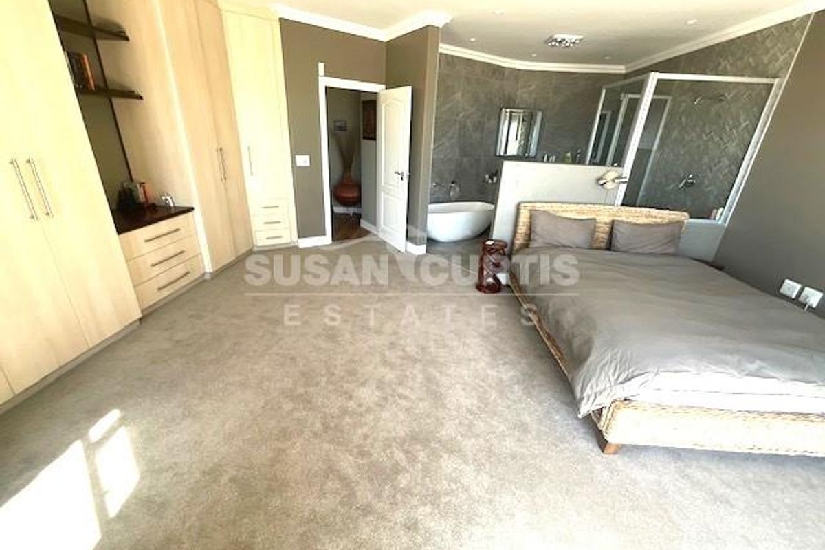 Seafront Penthouse - Photo 3