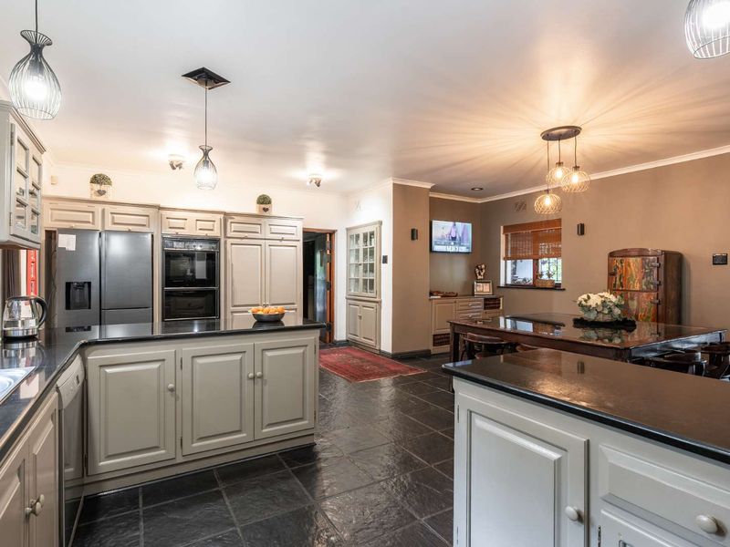 Where grand scale meets uncompromising security — a rare estate sanctuary defined by space, privacy, and timeless care - Photo 8