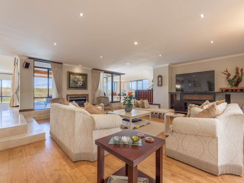 VERSATILE PROPERTY SET IN OCEAN VISTA OF OUBAAI GOLF ESTATE - Photo 8