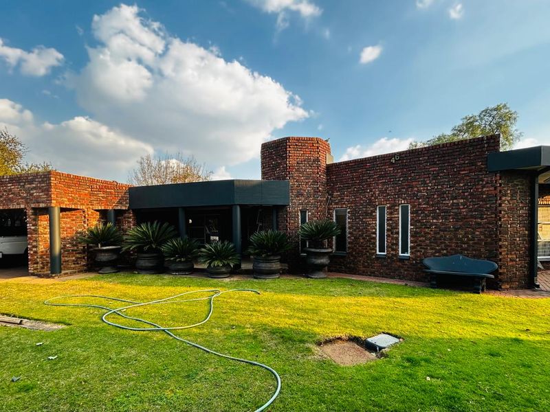 Charming 4-Bed Home in Quiet Old Vaalpark - Photo 1