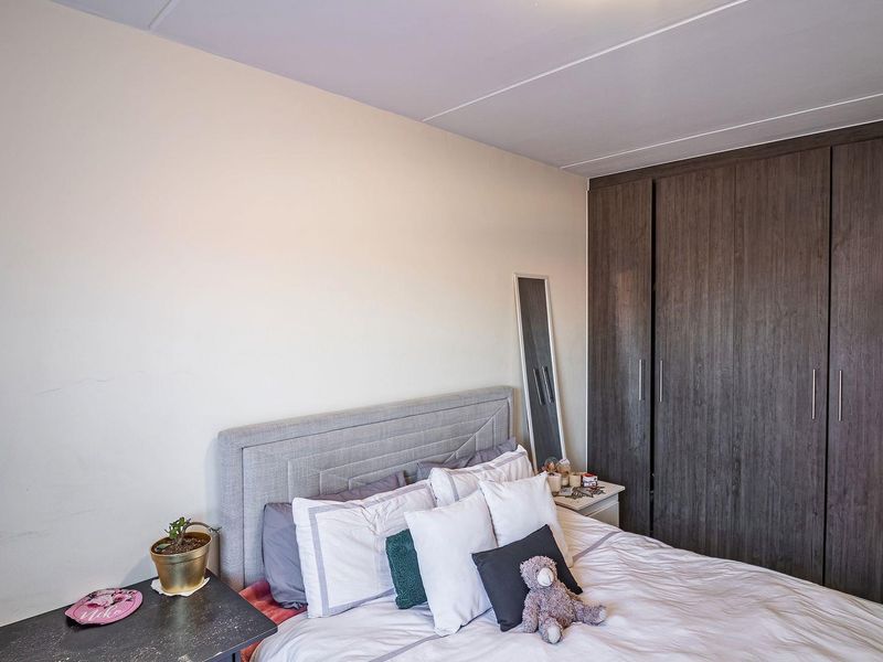 2 bedroom Ground Floor Apartment in a Secure Estate - Photo 10