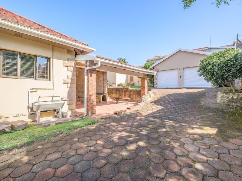 Spacious Ocean View Home with Pool, Sea Views PLUS 1 BED GRANNY COTTAGE! - Photo 1