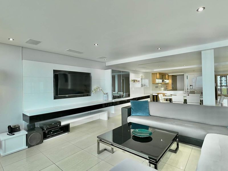 3 BEDROOM | 3.5 BATHROOM APARTMENT - Photo 2