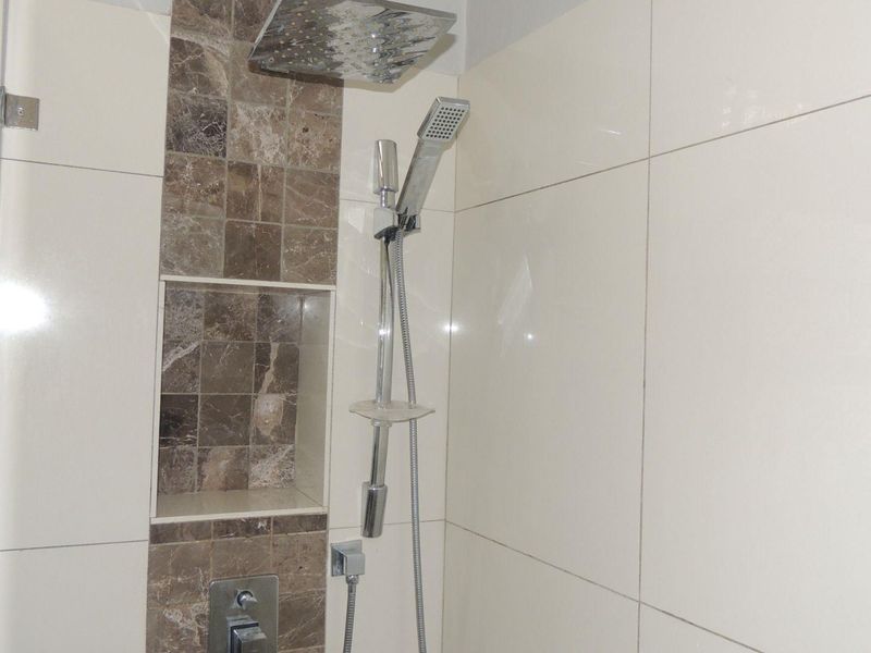 Green Point Ground‐Floor 1‐Bedroom  -  A Smart, Flexible Investment   R2 590 000 - Photo 10