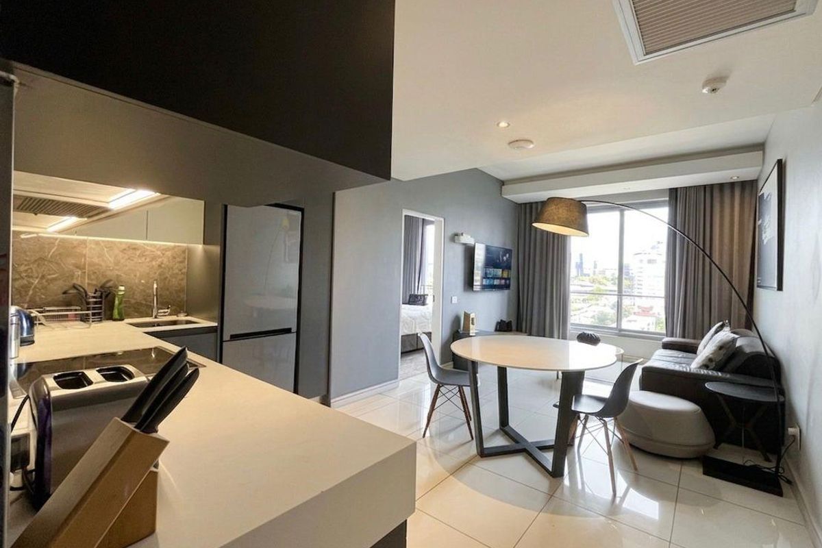 FULLY FURNISHED APARTMENT AT THE CAPITAL AVAILABLE - Photo 4