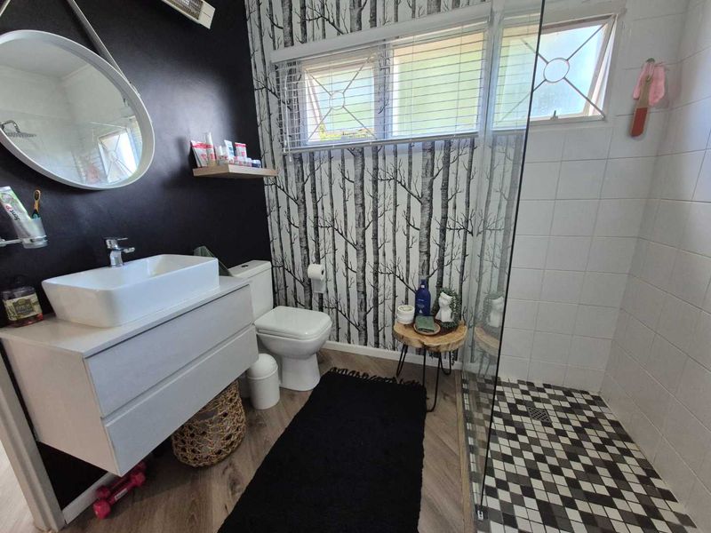 Retire in comfort and sophisticated style - Photo 5