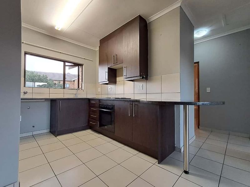Modern Townhouse Near Malls & Schools, Pets Allowed! - Photo 6