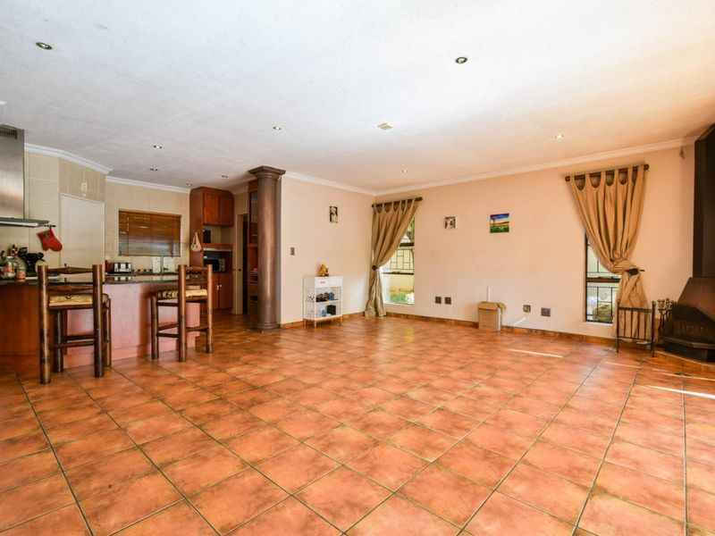 Spacious Family Home in Secure Estate | 4 Bed | 2 Bath | Double Garage - Photo 7