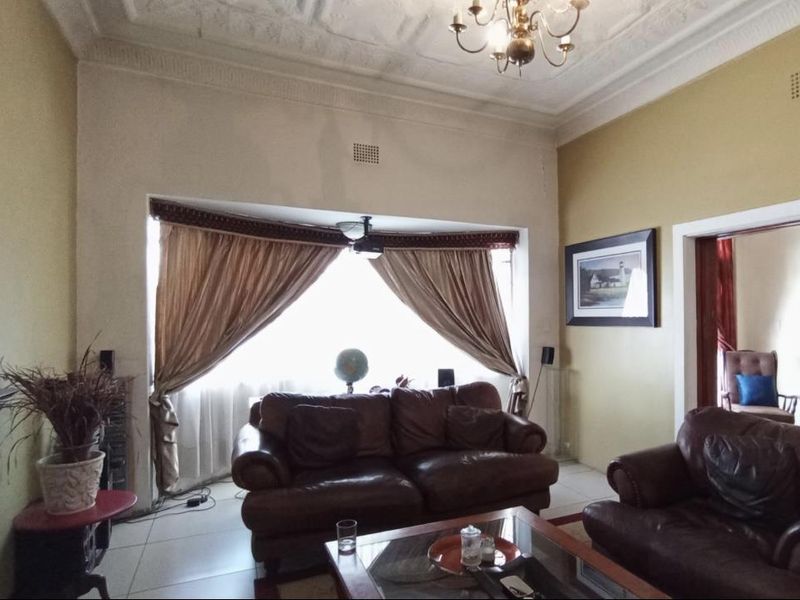 Charming 3-Bedroom Family Home with Pool, Garden, Flatlet & Double Garage - Photo 6