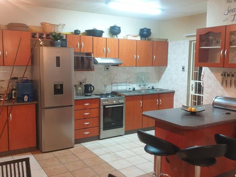 FOR SALE SUPER NEAT MODERN DUPLEX IN DORADO PARK - Photo 3