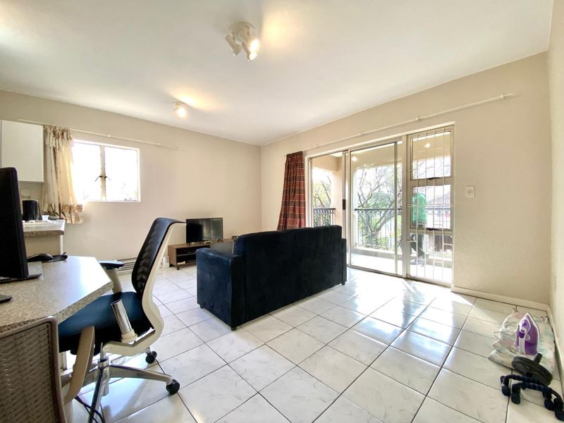 LOVELY SPACIOUS ONE BED NEAR HYDE PARK SHOPPING CENTRE - Photo 2