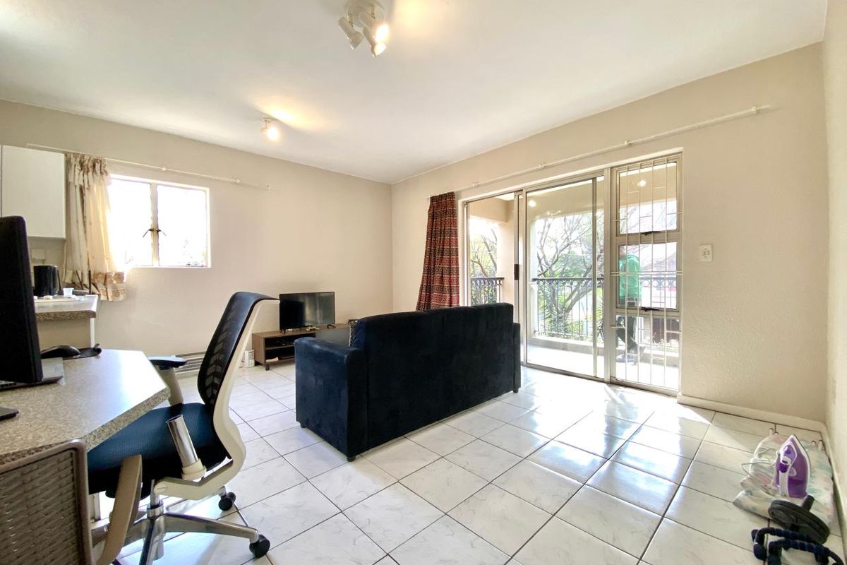 LOVELY SPACIOUS ONE BED NEAR HYDE PARK SHOPPING CENTRE - Photo 2