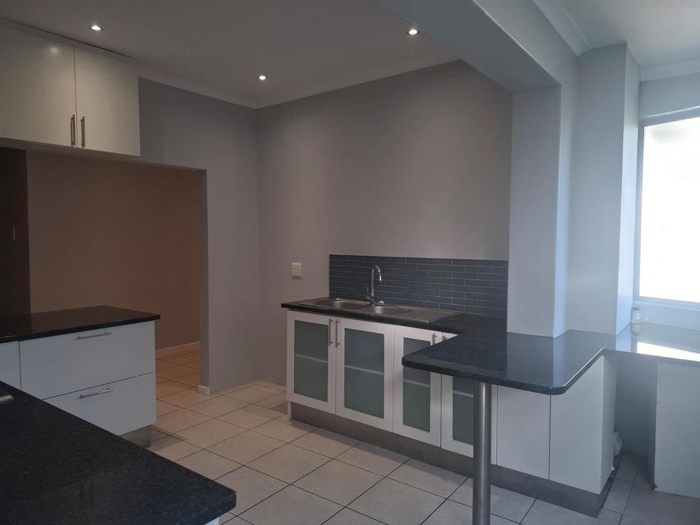 Open plan kitchen with 1 x plumbing for appliance