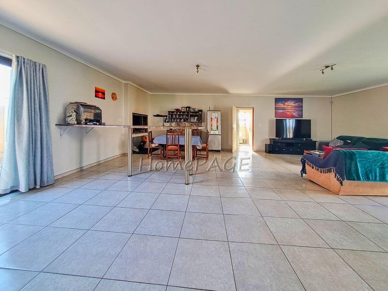 Meersig Ext 2, Walvis Bay:  3 Bedr Double Storey Home is for Sale - Photo 9