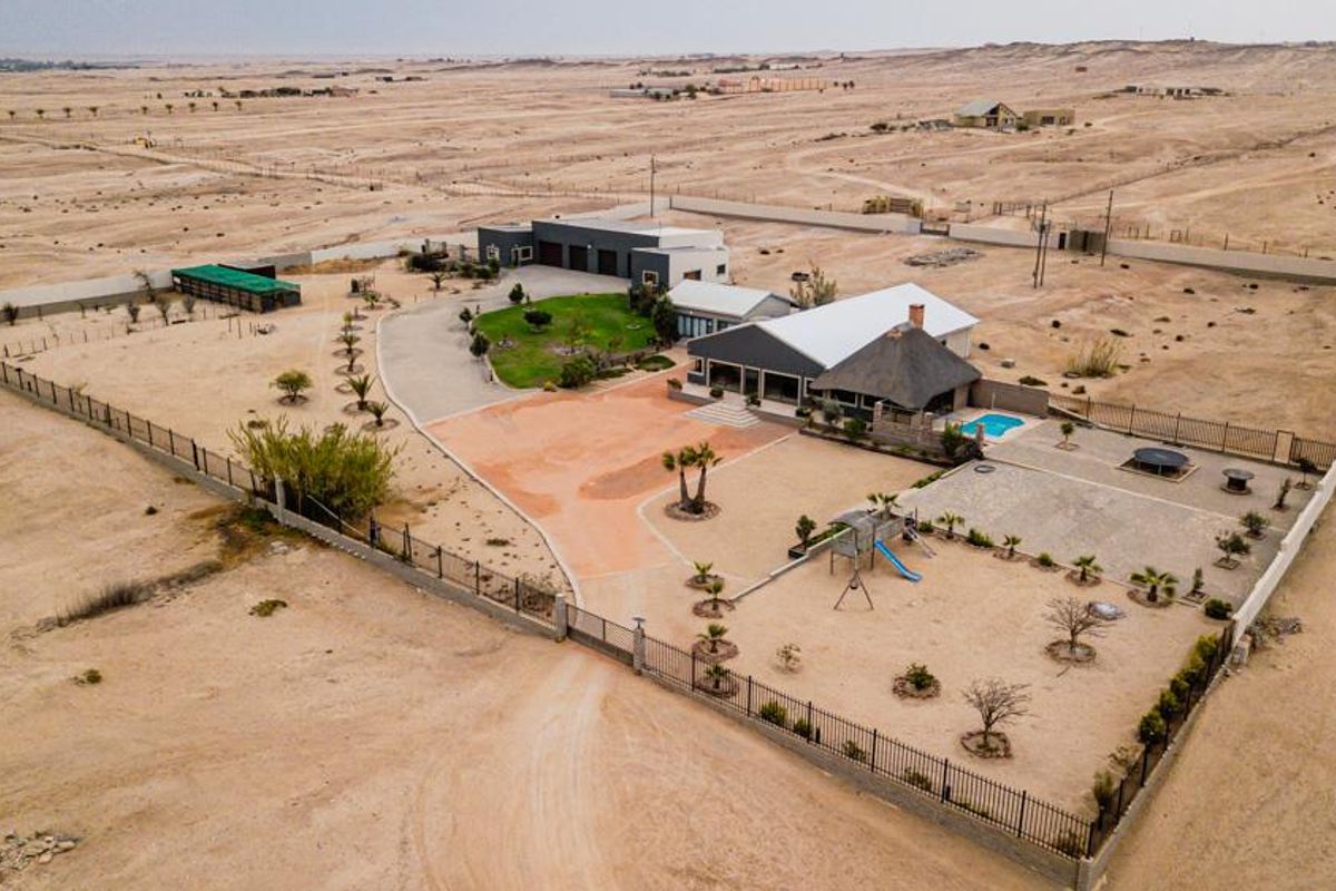 Luxury in Swakopmund River Plots: Expansive 7-Bedroom Oasis!" - Photo 4