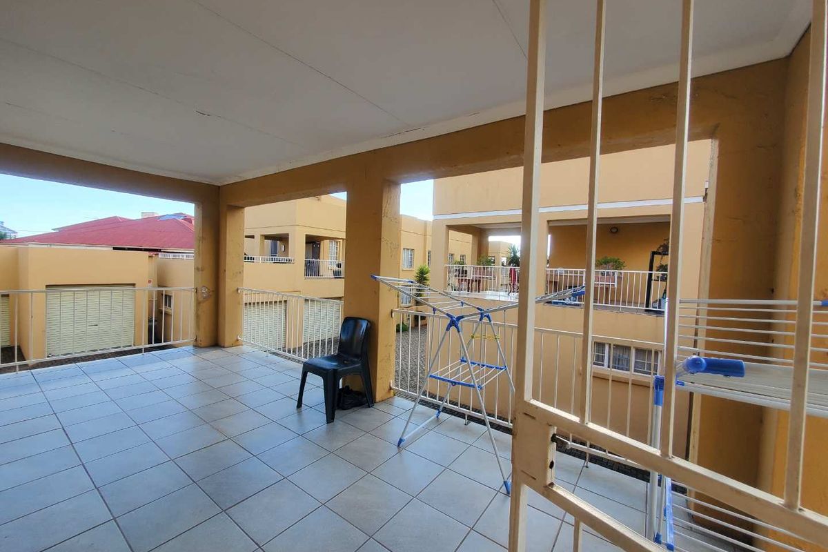 Spacious 3-bedroom Lock-up and Go apartment with Scenic Views. - Photo 4