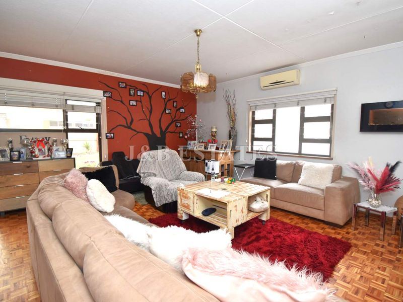 3-Bedroom House With Beautiful Lapa In Prime Area - Photo 4