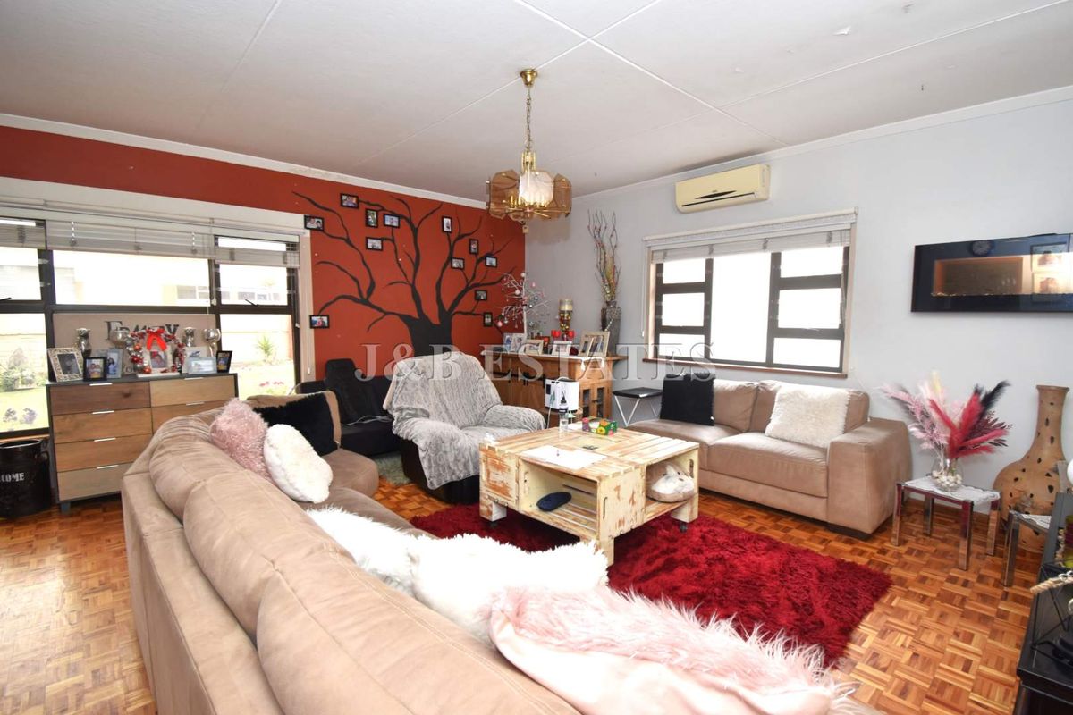 3-Bedroom House With Beautiful Lapa In Prime Area - Photo 4