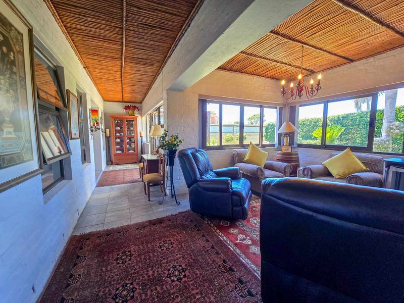 Upmarket family home for sale in Stilbaai-Wes. - Photo 2