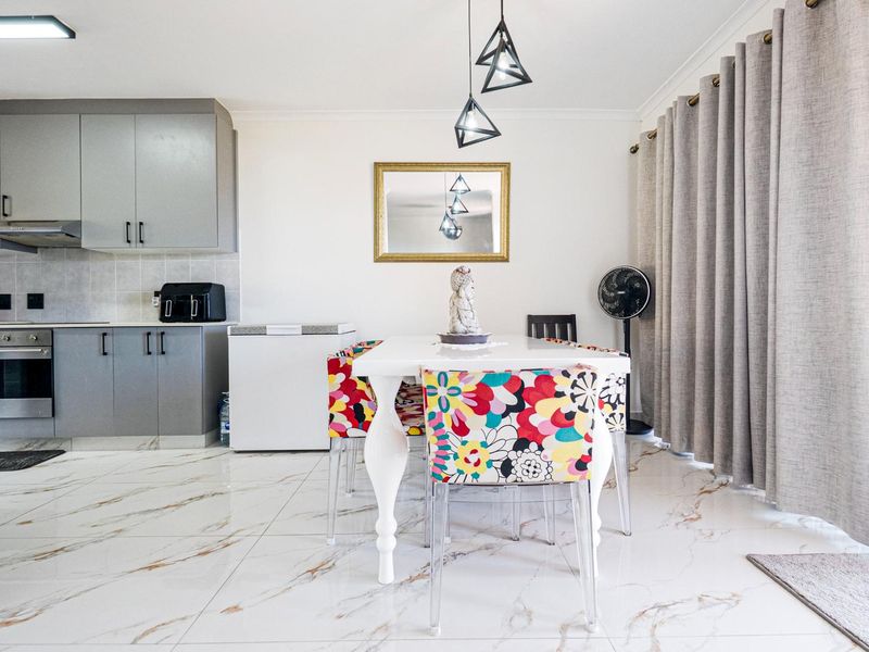 Completely renovated modern home - Photo 9