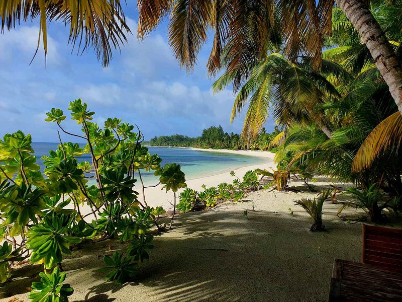EXCEPTIONAL PRIVATE BEACH VILLA ON THE IDYLLIC DESROCHES ISLAND - Photo 2