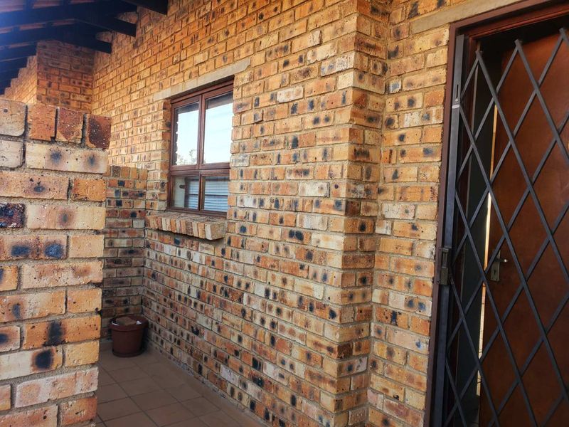 Investor's dream, sunlit 2-bed 2 bath in Vukani complex! - Photo 7