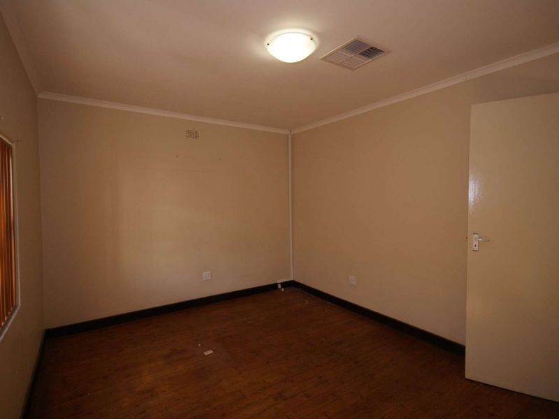 Spacious Office Accommodation - Photo 4