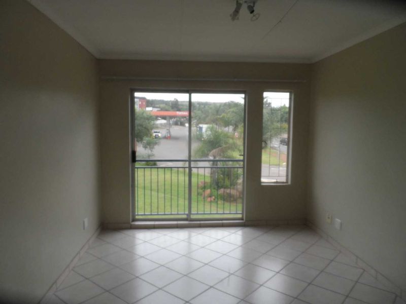 2 BEDROOM FLAT TO RENT IN PHILIP NEL PARK - Photo 4