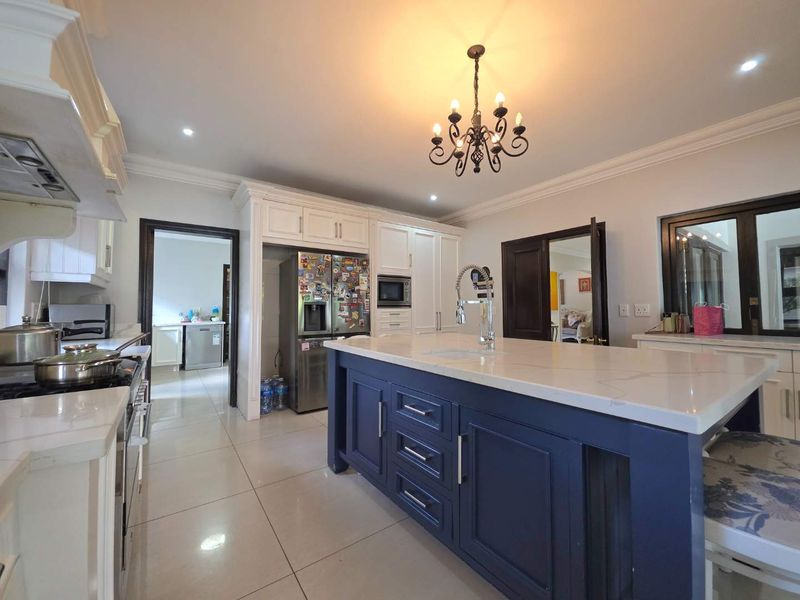 Luxury 5-Bedroom Home to Rent in Dainfern Golf Estate - Photo 9