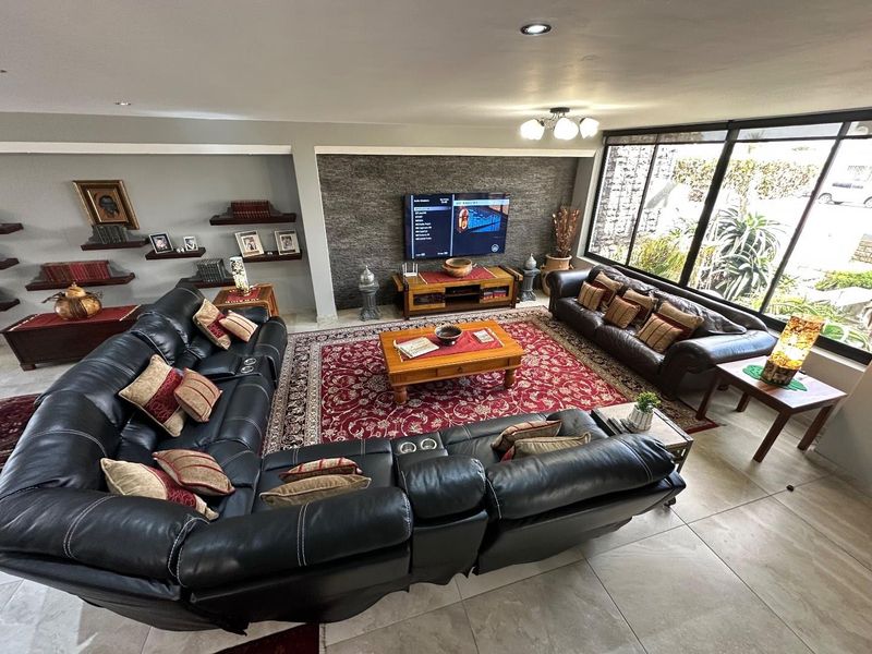 SPACIOUS HOME WITH TWO INCOME GENERATING FLATS FOR SALE,SWAKOPMUND - Photo 3