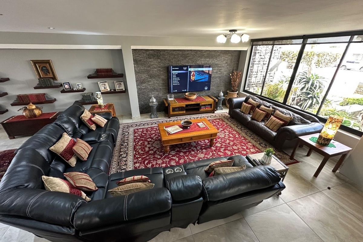 SPACIOUS HOME WITH TWO INCOME GENERATING FLATS FOR SALE,SWAKOPMUND - Photo 3