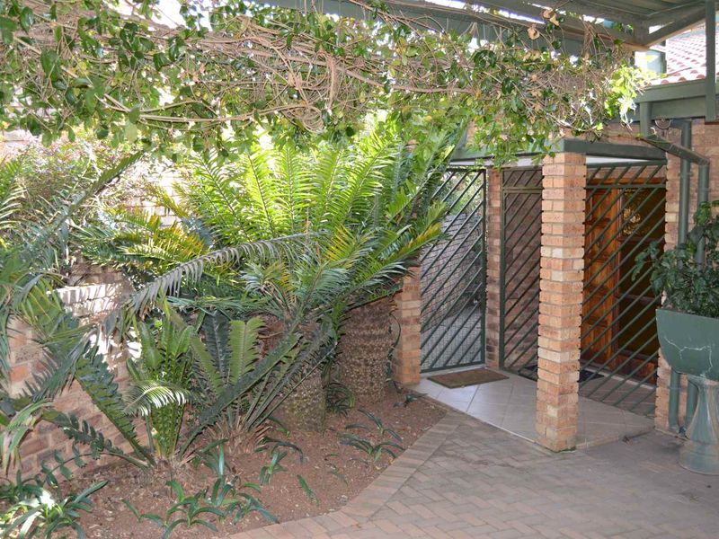 Lovely 3 Bedroom House in Secure Estate - Photo 8