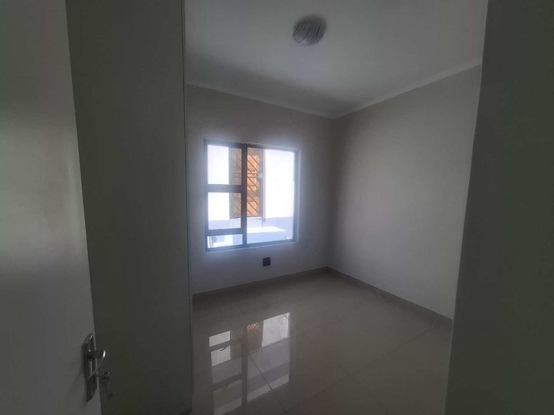 NEW  ROCKY CREST- EXTENSION 4| Brand New Unit - Costs Inclusive - Photo 5