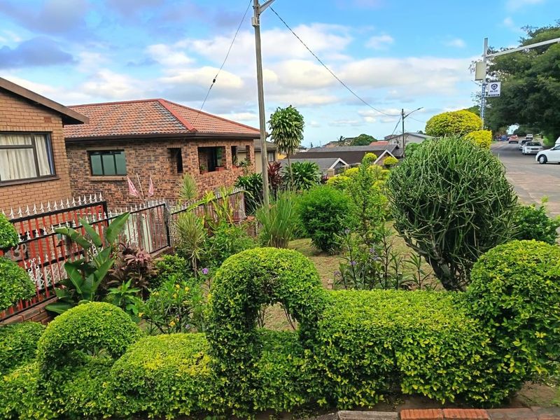 Charming Family Home in Shallcross with Lush Garden &amp; Ample Parking - Photo 4