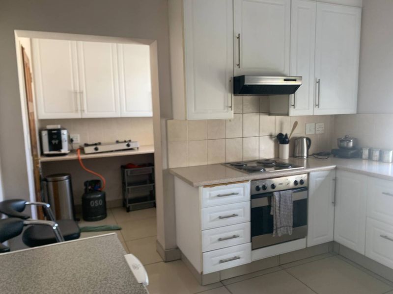 Spacious 3-Bedroom Family Home with Income-Generating Flatlet on a Prime Corner Stand - Photo 3