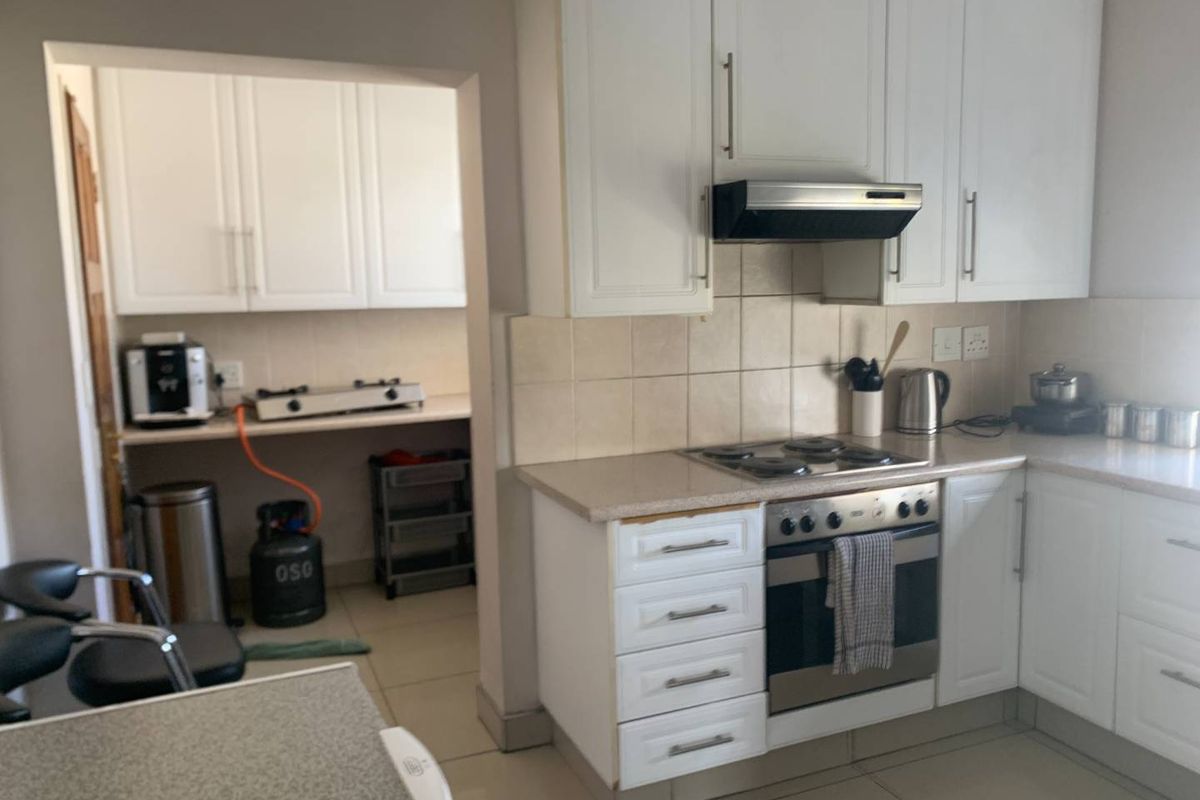 Spacious 3-Bedroom Family Home with Income-Generating Flatlet on a Prime Corner Stand - Photo 3