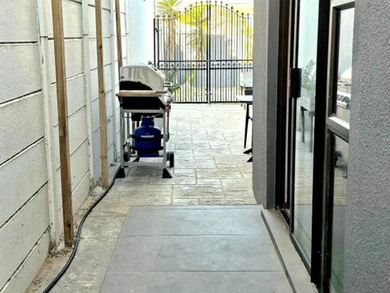 Furnished bachelor garden flatlet within walking distance of the beach - Photo 6