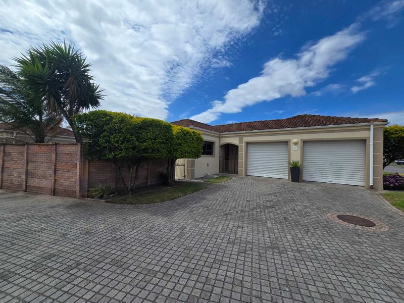 Neat & Move-In Ready 3-Bedroom Townhouse | Smallville Ridge, Morningside - Photo 4